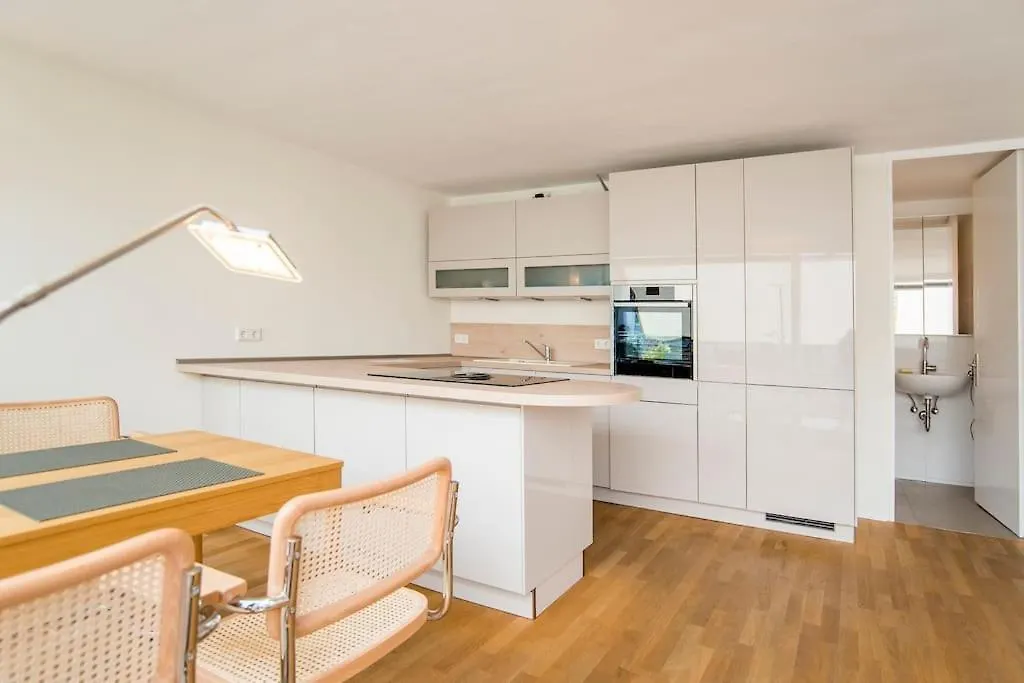 Modernes, Sonniges Appartement Im Herzen Von Duesseldorf Dusseldorf
